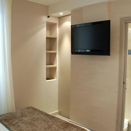 Hotell De La Fontaine 3*