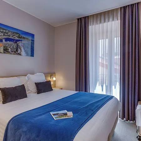 De La Fontaine Hotel