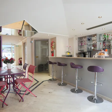 Szálloda De La Fontaine