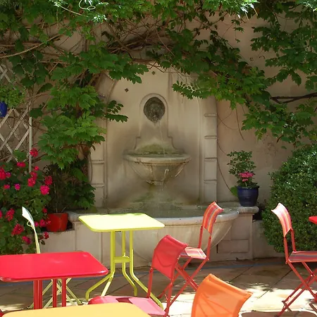 De La Fontaine Hotel