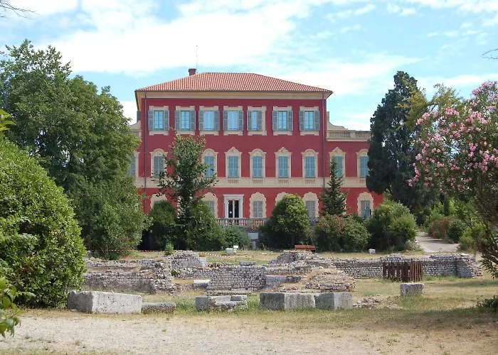 Ξενοδοχείο De La Fontaine 3*